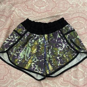 Size 6 lulu shorts